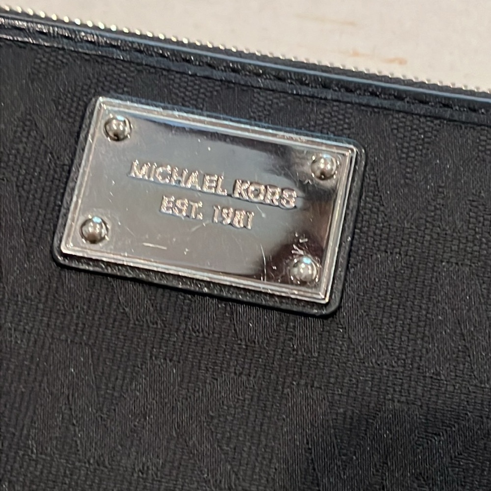 Michael Kors Wallet - Picture 2 of 12